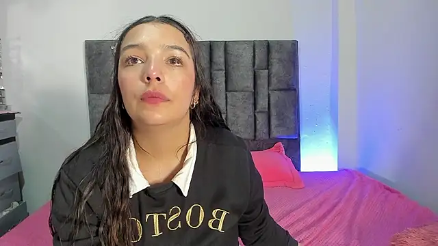 Esmeraldaa- online show from March 15, 11:11 pm