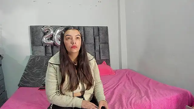 Esmeraldaa- online show from March 21, 7:35 am