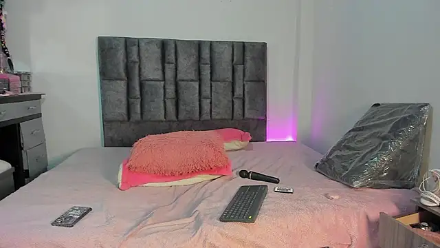 Esmeraldaa- online show from April 9, 6:02 am