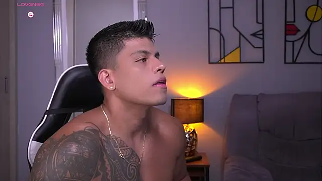 tyler muscle1 online show from May 30, 3:42 pm