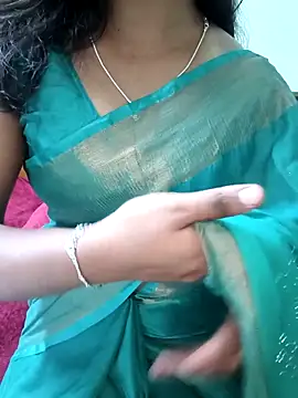 Snapshot of Laxmipriyatamil chatting on May 2, 6:24 pm Laxmipriyatamil online show from May 2, 6:24 pm