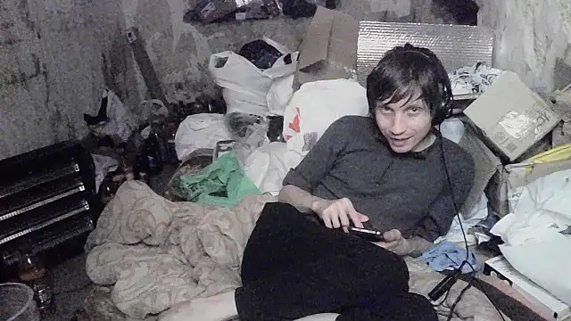 Snapshot of makarov1993 chatting on June 10, 6:01 am makarov1993 online show from June 10, 6:01 am
