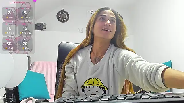 Snapshot of emmmalym chatting on February 24, 6:06 pm emmmalym online show from February 24, 6:06 pm