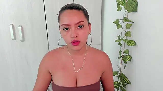 Zunny m online show from April 17, 8:56 pm