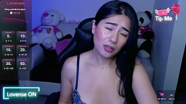 evelyn ch  online show from November 7, 11:10 am