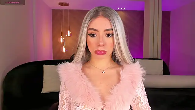 IsabellaMoreau online show from April 6, 7:48 pm