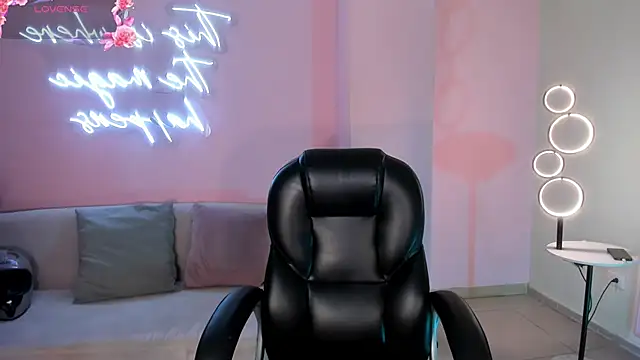 IsabellaMoreau online show from June 12, 7:24 pm