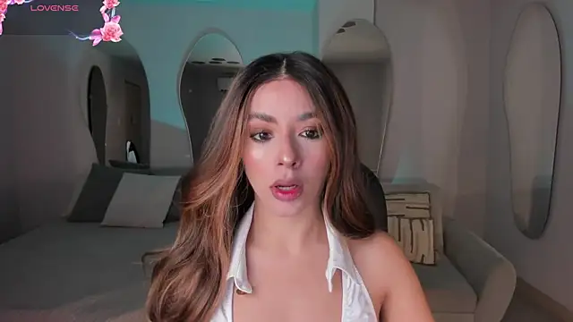 IsabellaMoreau online show from June 15, 8:00 pm