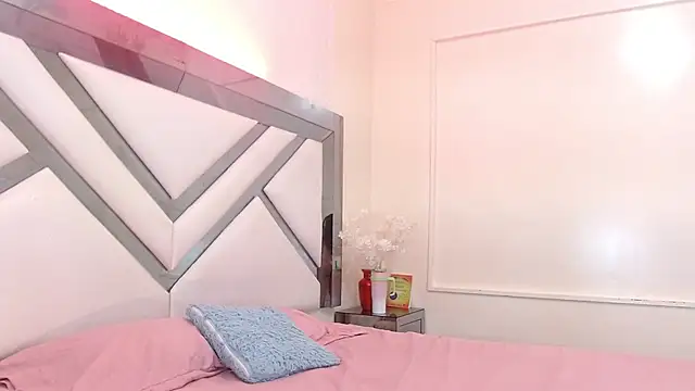 samara selene online show from September 16, 7:04 pm