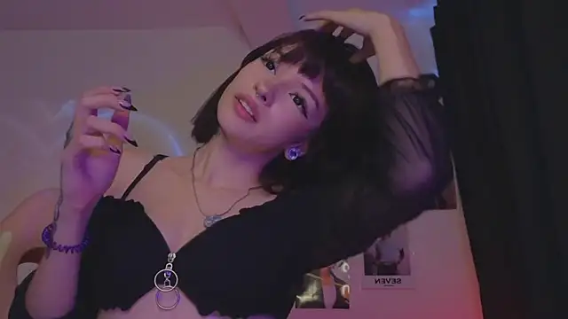 Snapshot of Moonlightt_21 chatting on April 9, 10:26 pm Moonlightt 21 online show from April 9, 10:26 pm