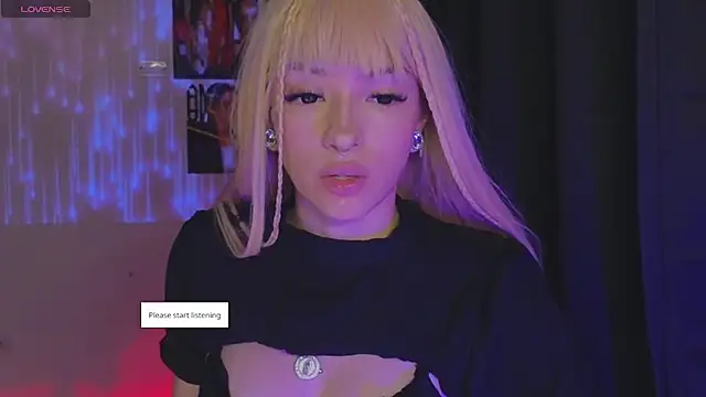 Snapshot of Moonlightt_21 chatting on April 11, 1:43 am Moonlightt 21 online show from April 11, 1:43 am