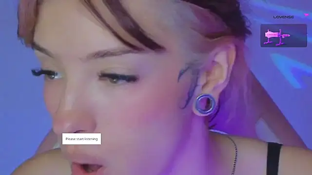 Snapshot of Moonlightt_21 chatting on May 29, 10:19 pm Moonlightt 21 online show from May 29, 10:19 pm