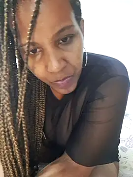Snapshot of VikysDavis chatting on April 7, 12:33 am VikysDavis online show from April 7, 12:33 am