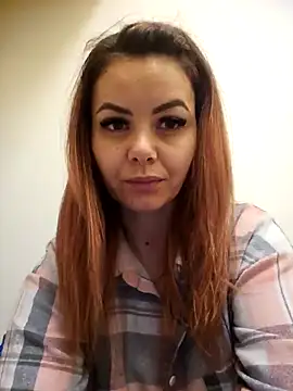 Snapshot of SeductiveMom chatting on December 9, 3:40 am SeductiveMom online show from December 9, 3:40 am