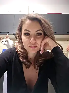 Snapshot of SeductiveMom chatting on January 13, 3:45 am SeductiveMom online show from January 13, 3:45 am