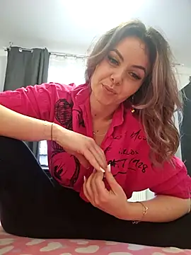 Snapshot of SeductiveMom chatting on March 19, 4:14 am SeductiveMom online show from March 19, 4:14 am