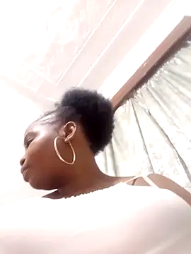 ShySexyBaddiexx online show from November 6, 10:43 pm