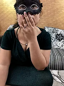 Iampriyaaa15 online show from January 13, 7:35 am