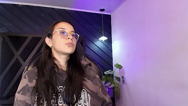 zoe martins  online show from March 25, 5:19 pm