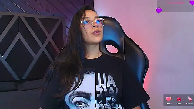 zoe martins  online show from March 30, 5:25 pm