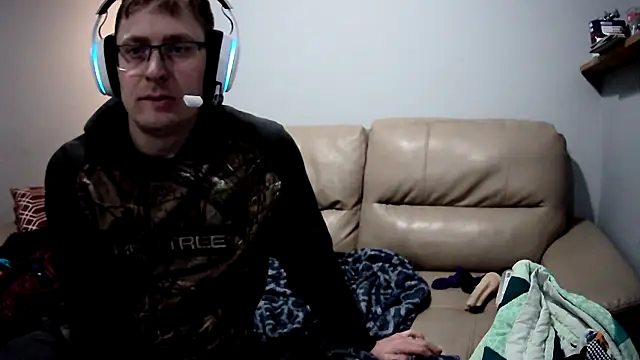 Snapshot of jungleking_88 chatting on February 20, 11:05 pm jungleking 88 online show from February 20, 11:05 pm