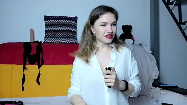 Katherine Twilight online show from March 7, 3:39 pm