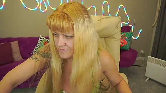 BellaLaPetit online show from October 24, 1:40 pm