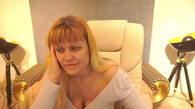 BellaLaPetit online show from May 18, 3:57 am