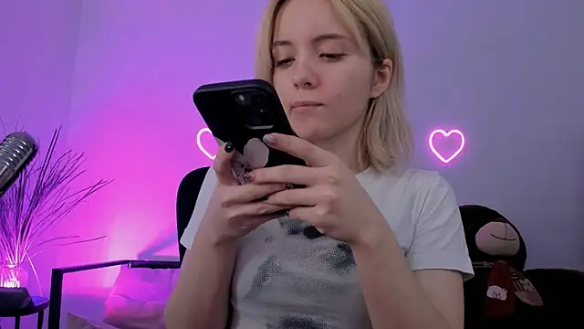 AuroraWrenfield online show from April 13, 4:07 am