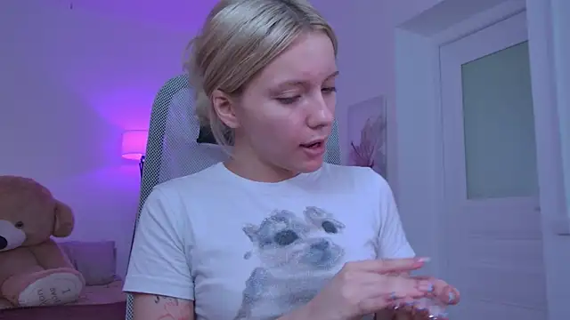 AuroraWrenfield online show from July 3, 4:41 am