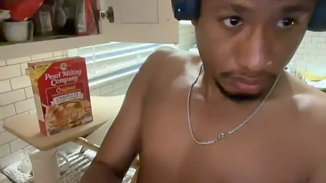 Snapshot of visitingnxtdoor chatting on January 18, 12:53 pm visitingnxtdoor online show from January 18, 12:53 pm