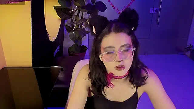 LiLLiAnderson online show from March 17, 11:57 am