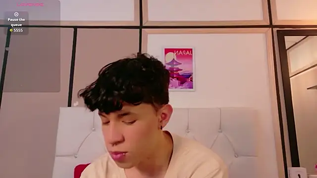 Axel  Evans online show from April 10, 12:10 pm