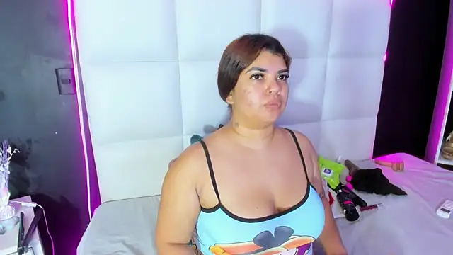 Snapshot of Gigi_duran chatting on July 18, 11:58 am Gigi duran online show from July 18, 11:58 am