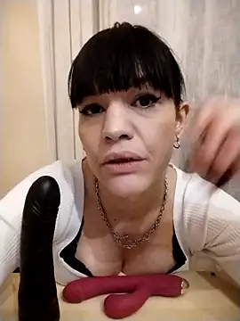 Snapshot of SarettaB90 chatting on February 9, 10:25 pm SarettaB90 online show from February 9, 10:25 pm