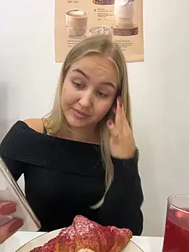 Snapshot of CandyVice chatting on October 30, 5:24 pm CandyVice online show from October 30, 5:24 pm