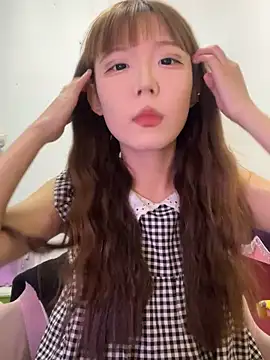 Snapshot of D-033 chatting on October 5, 2:26 pm D-033 online show from October 5, 2:26 pm