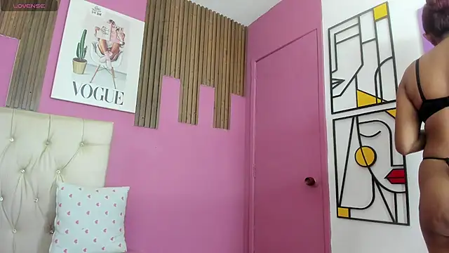 Lucia Spear online show from December 15, 12:53 pm