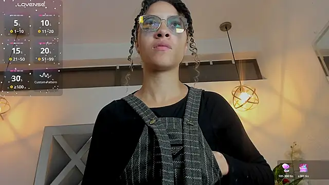 Hanna Cornee  online show from November 29, 1:36 pm