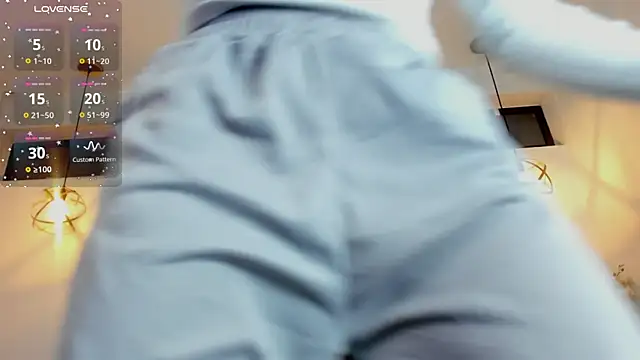 Hanna Cornee  online show from December 3, 1:42 pm