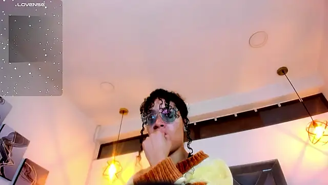 Hanna Cornee  online show from February 25, 1:43 pm