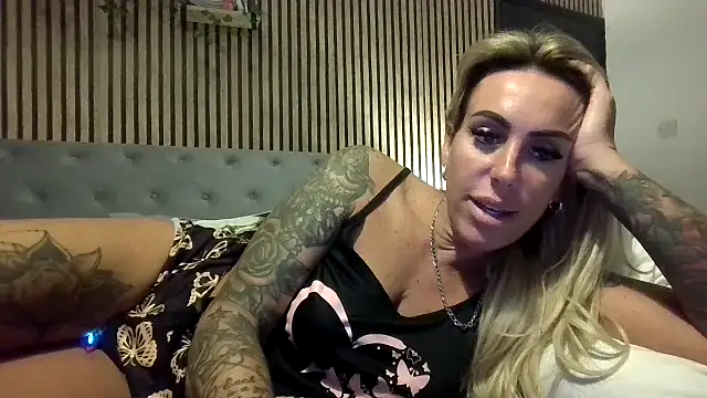 poppyinga1 online show from September 15, 2:00 am