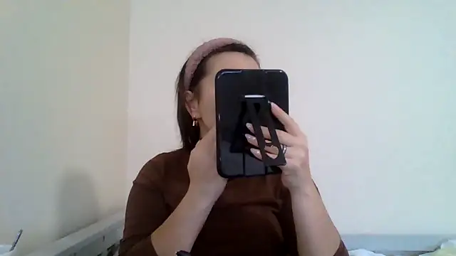Snapshot of DInaraXRose chatting on October 21, 9:32 am DInaraXRose online show from October 21, 9:32 am