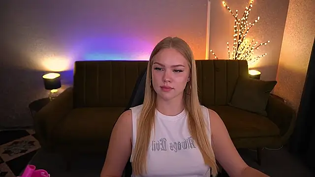 Snapshot of CelesteNoir chatting on September 10, 1:55 pm CelesteNoir online show from September 10, 1:55 pm