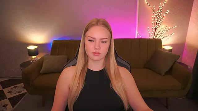 Snapshot of CelesteNoir chatting on October 7, 6:21 am CelesteNoir online show from October 7, 6:21 am