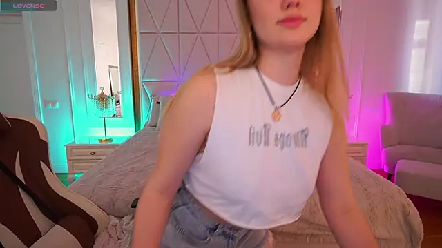 Snapshot of CelesteNoir chatting on December 16, 7:57 am CelesteNoir online show from December 16, 7:57 am