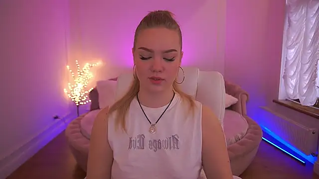 Snapshot of CelesteNoir chatting on December 18, 7:58 am CelesteNoir online show from December 18, 7:58 am