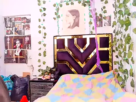 lucywhite13 online show from October 4, 6:50 pm