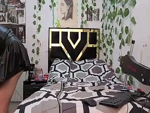 lucywhite13 online show from December 20, 12:23 pm