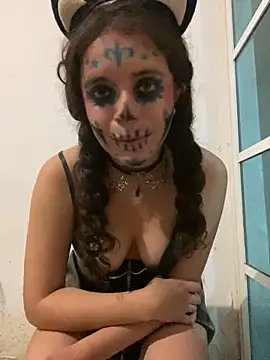 Snapshot of Lucy_YupiSweet chatting on November 1, 8:49 am Lucy YupiSweet online show from November 1, 8:49 am